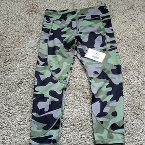 Green camo pocket light n tight hi-rise